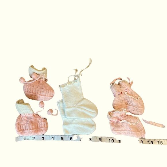 Five Pairs of Baby Booties - Picture 2 of 5